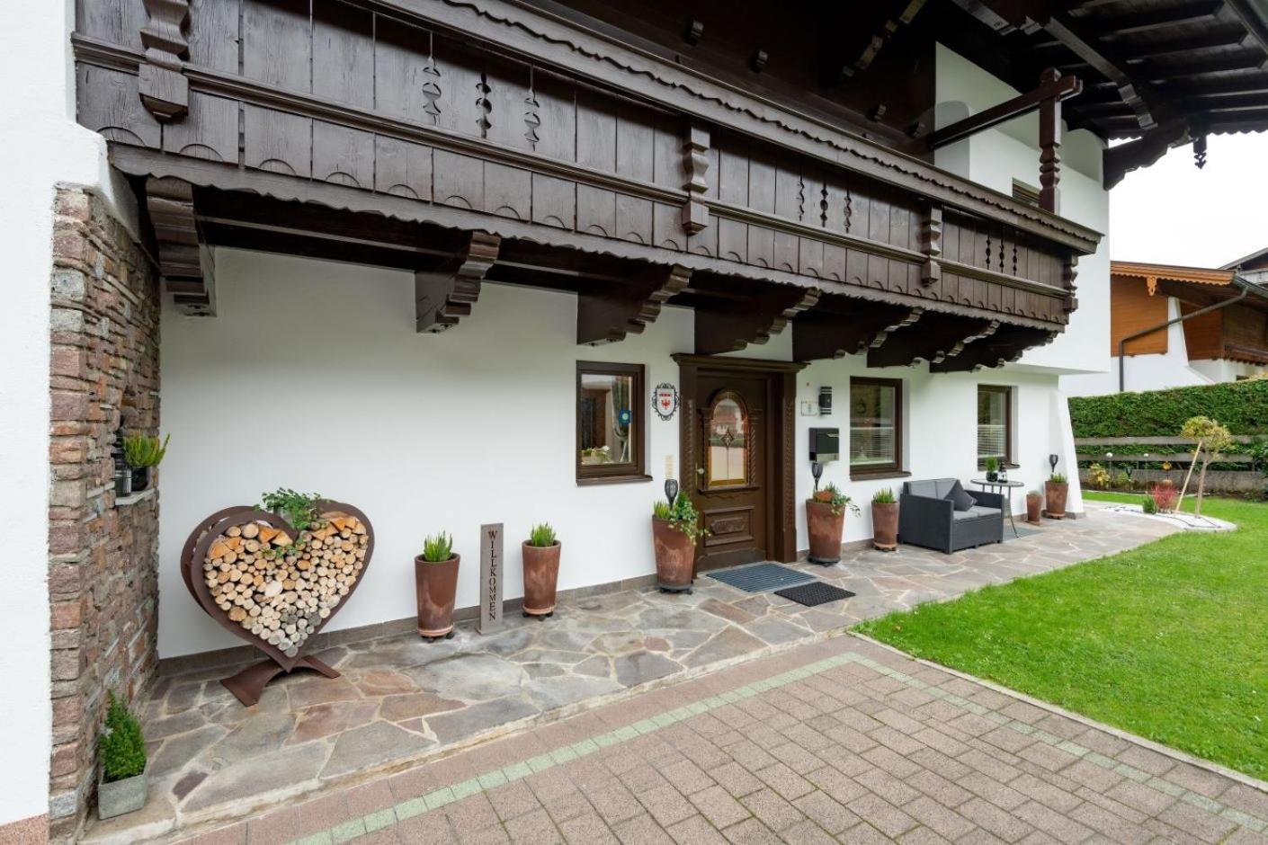 Апартаменты Haus Schroll Рид-им-Циллерталь Экстерьер фото