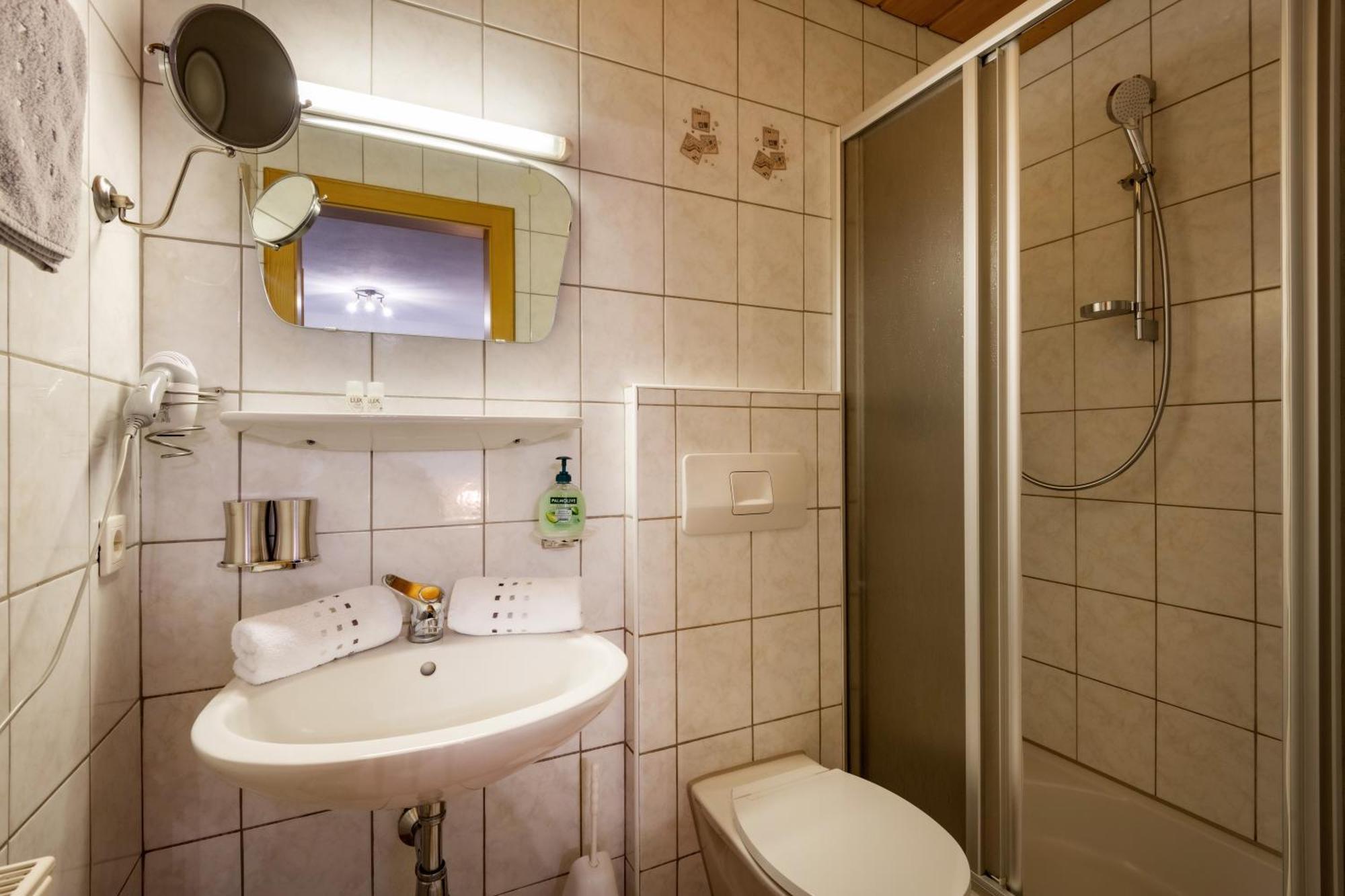 Апартаменты Haus Schroll Рид-им-Циллерталь Экстерьер фото